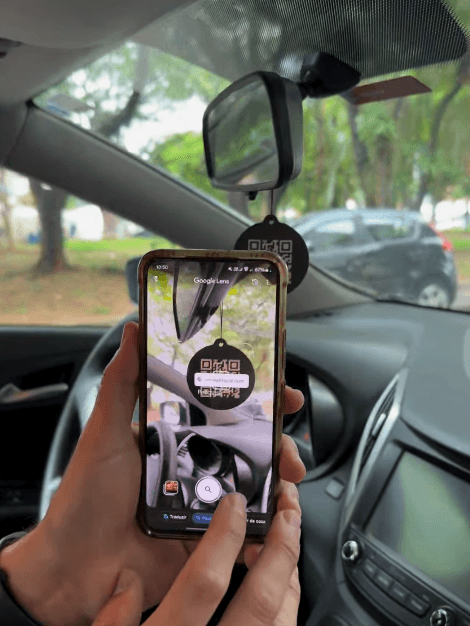 Aromatizante com QR Code personalizado no retrovisor